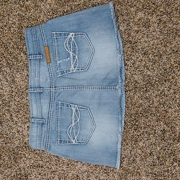 Cowgirl tuff - Picture 2 of 7